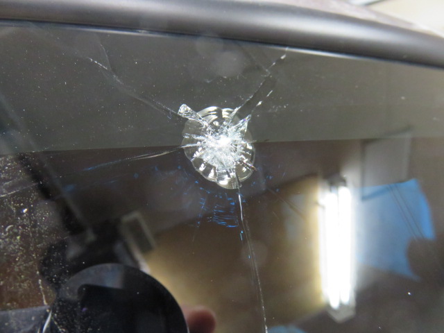 対向車の石が当たったらしい フロントガラスの修理 交換ならドクターグラス金沢におまかせ